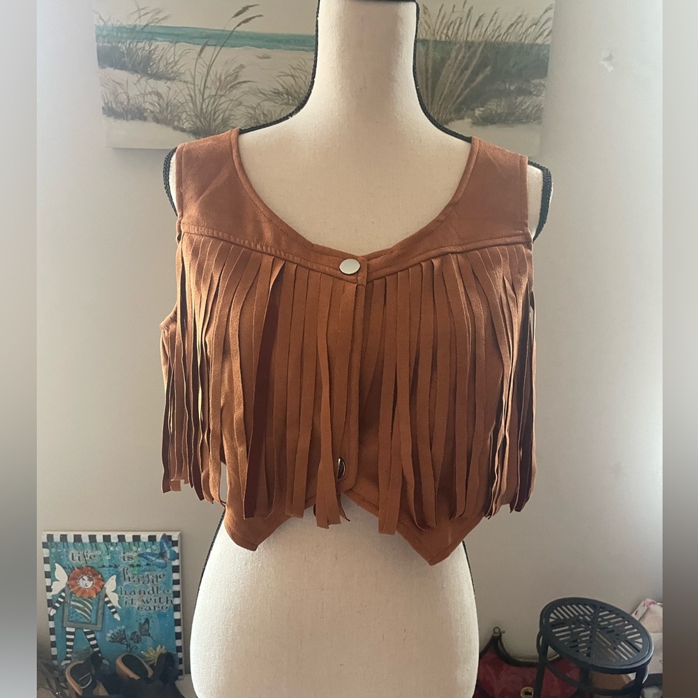 Fringed Cropped Faux Suede Vest in Sz L in gently,used condition